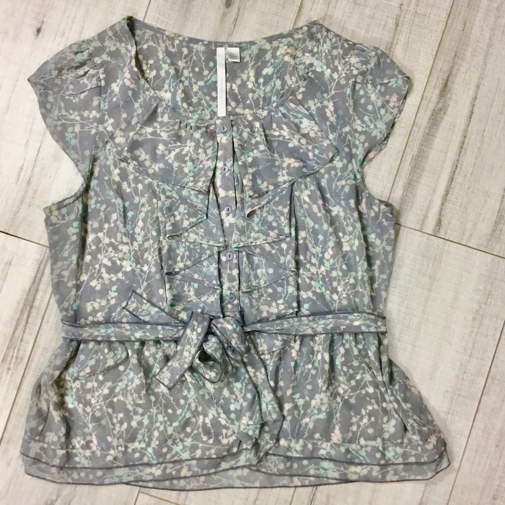 🐾 Lauren Conrad grey floral top sz L